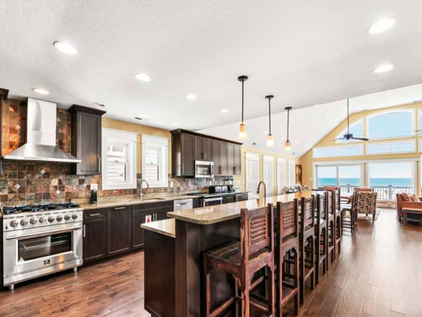 Luxurious Oceanfront Estate in Kill Devil Hills - Perfect for Large Groups